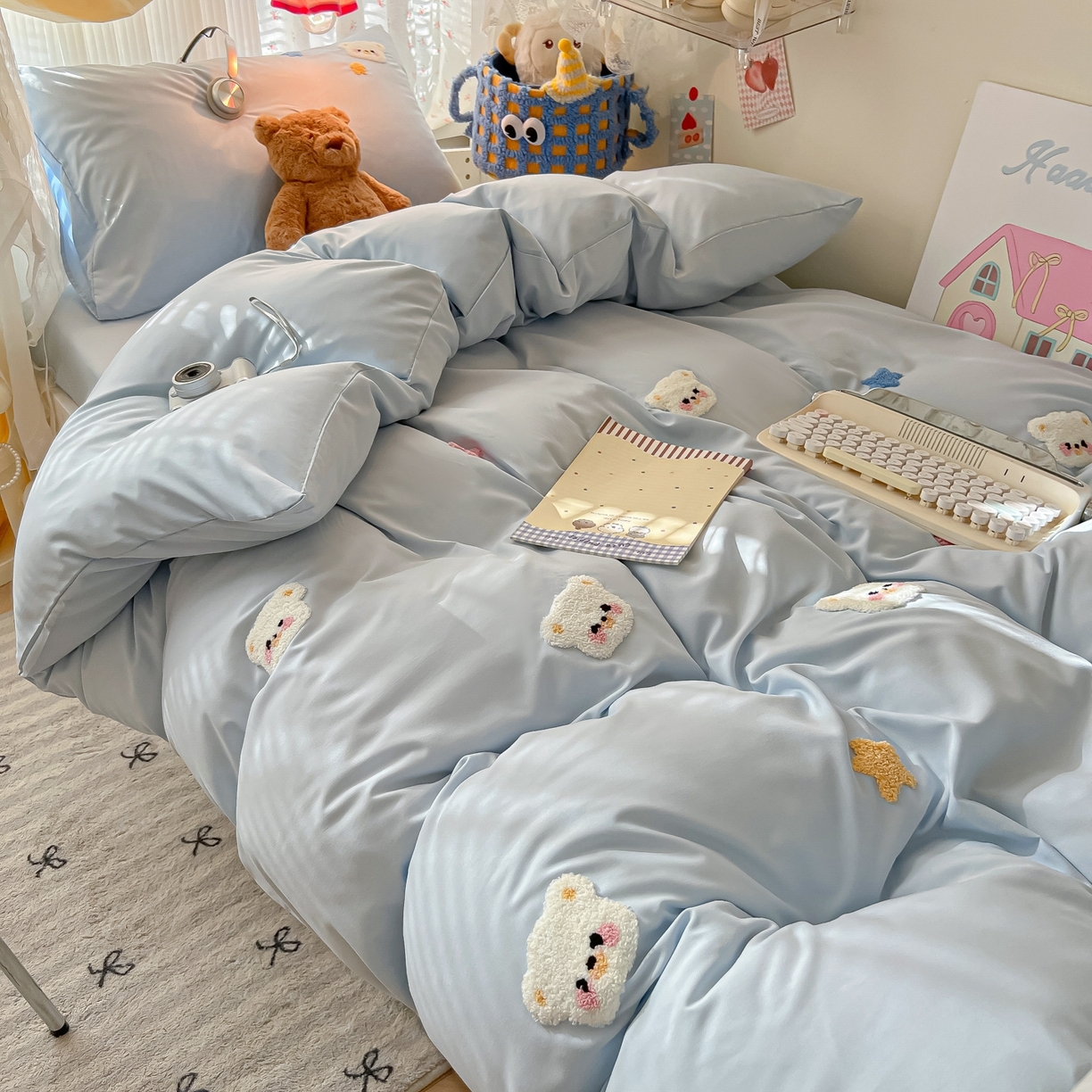 91家纺网 家纺一手货源 找家纺 韩巢家纺 2025新款学生宿舍寝室高低床水洗棉毛巾绣学生季被套床单三件套-幸运熊 幸运熊浅蓝