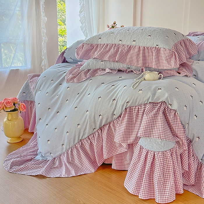 91家纺网 家纺一手货源 找家纺 易辰美 2025新款法式公主风夹棉床盖四件套 草莓啵啵-兰