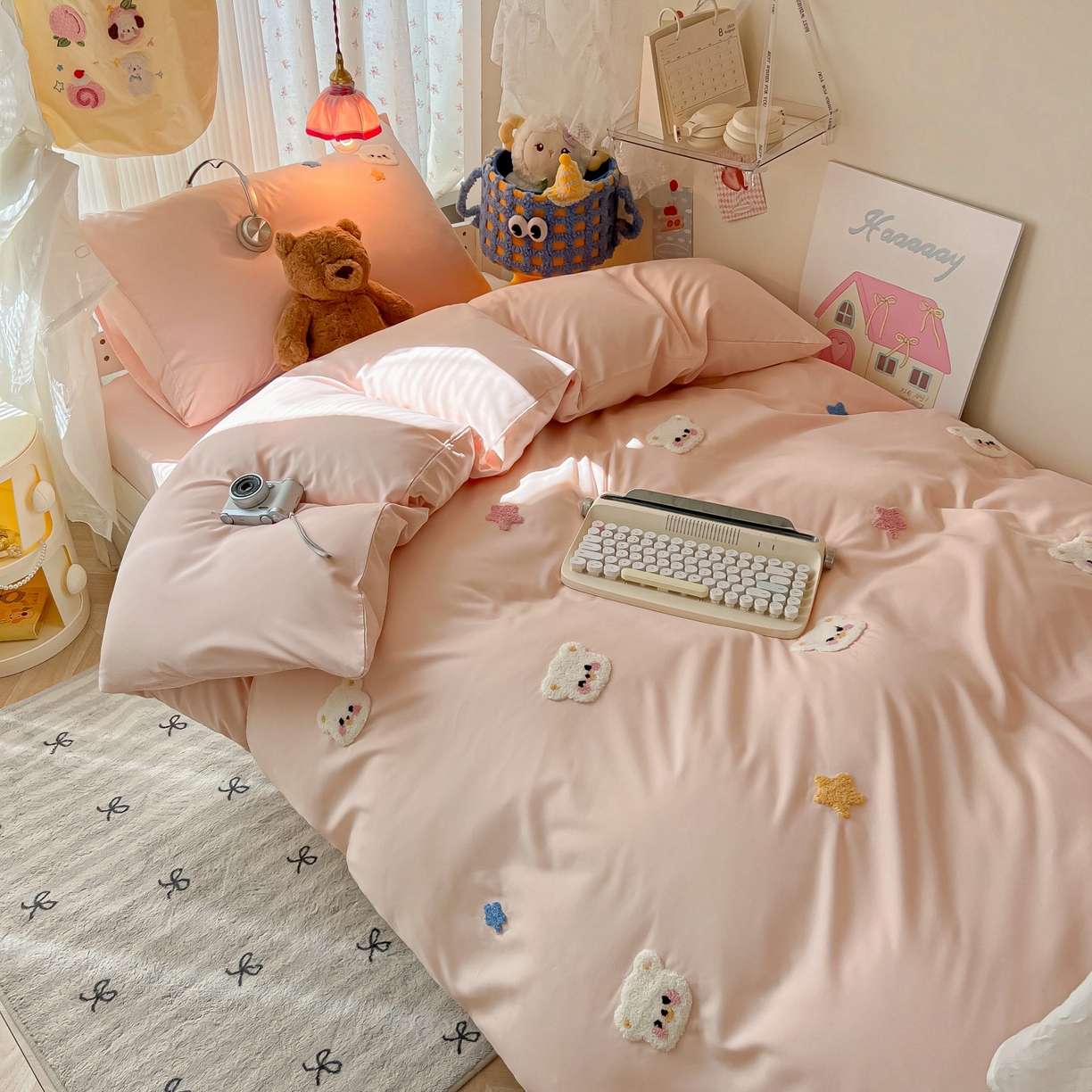 91家纺网 家纺一手货源 找家纺 韩巢家纺 2025新款学生宿舍寝室高低床水洗棉毛巾绣学生季被套床单三件套-幸运熊 幸运熊浅粉