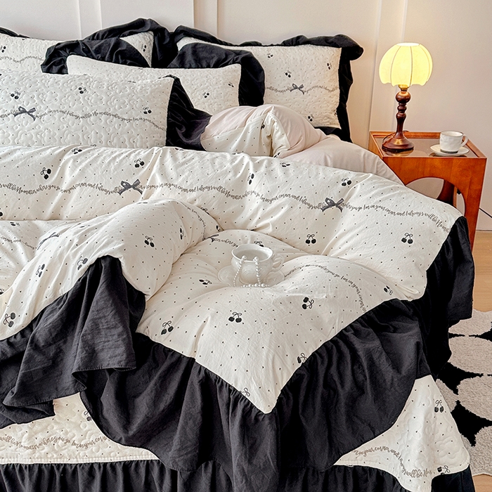 91家纺网 家纺一手货源 找家纺 易辰美 2025新款法式公主风夹棉床盖四件套 黑樱桃
