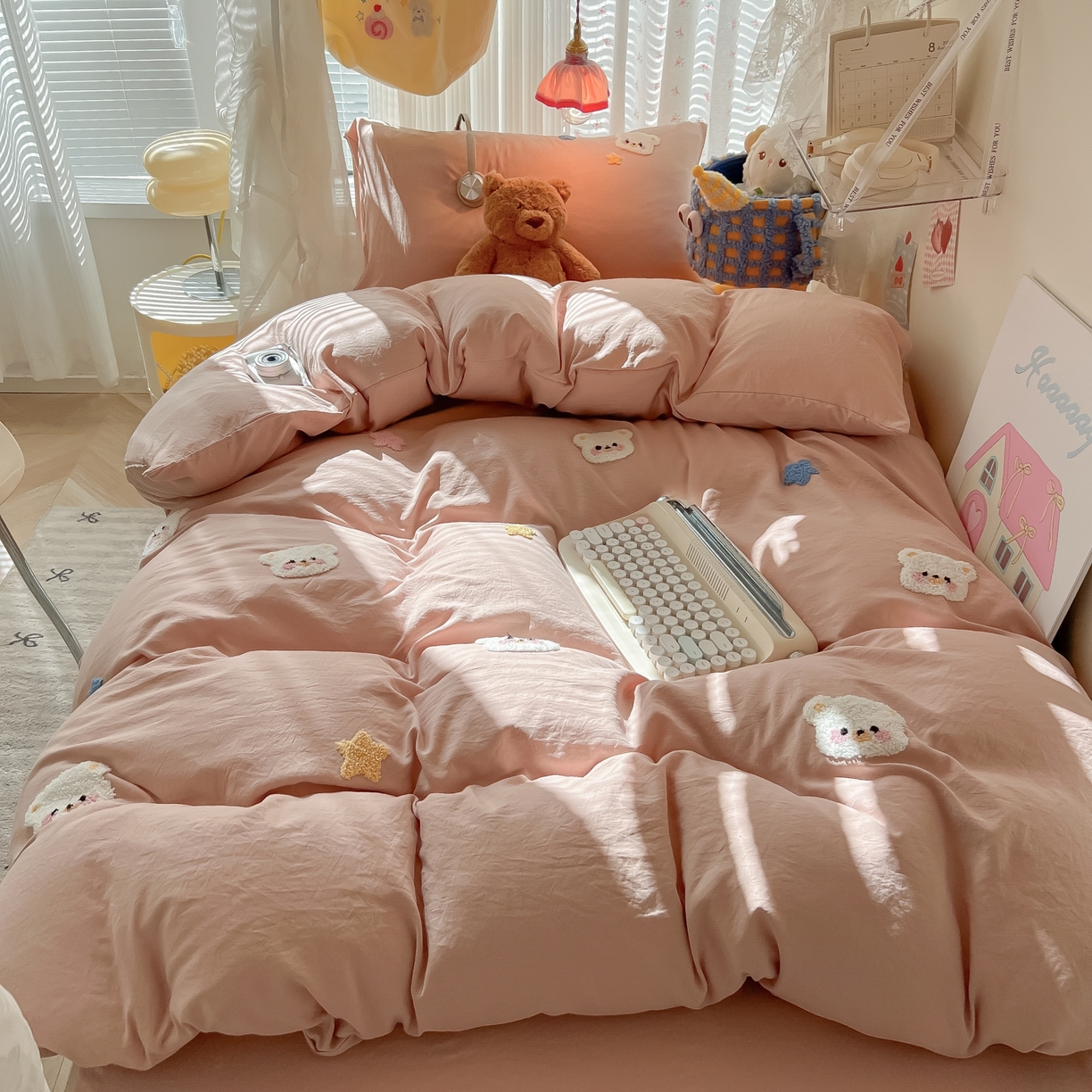 91家纺网 家纺一手货源 找家纺 韩巢家纺 2025新款学生宿舍寝室高低床水洗棉毛巾绣学生季被套床单三件套-幸运熊 幸运熊奶咖