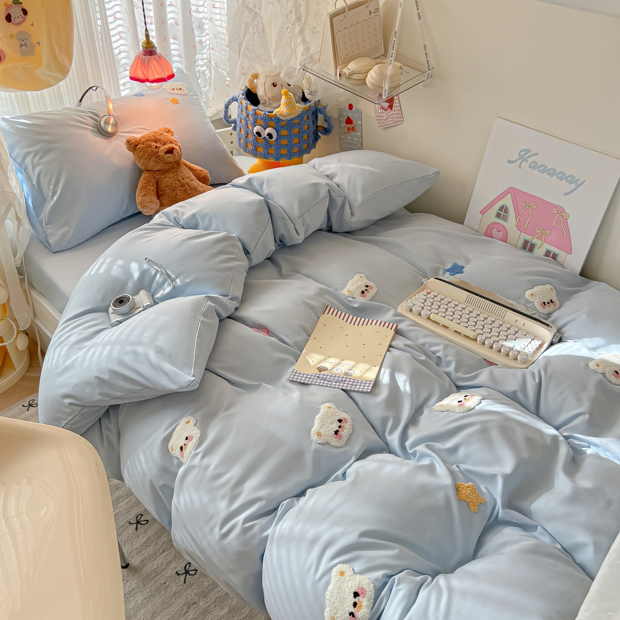 91家纺网 家纺一手货源 找家纺 韩巢家纺 2025新款学生宿舍寝室高低床水洗棉毛巾绣学生季被套床单三件套-幸运熊 幸运熊浅蓝