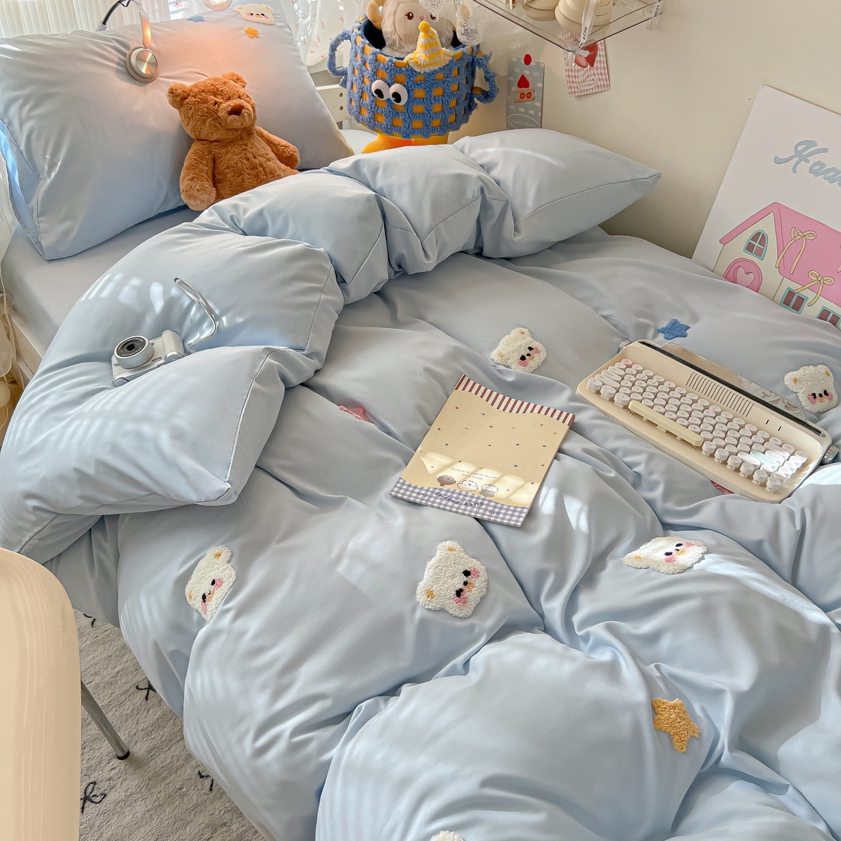 91家纺网 家纺一手货源 找家纺 韩巢家纺 2025新款学生宿舍寝室高低床水洗棉毛巾绣学生季被套床单三件套-幸运熊 幸运熊浅蓝