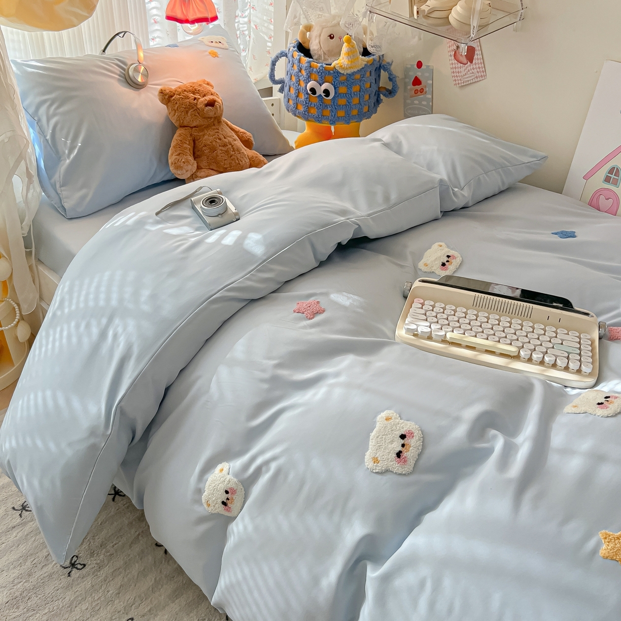 91家纺网 家纺一手货源 找家纺 韩巢家纺 2025新款学生宿舍寝室高低床水洗棉毛巾绣学生季被套床单三件套-幸运熊 幸运熊浅蓝