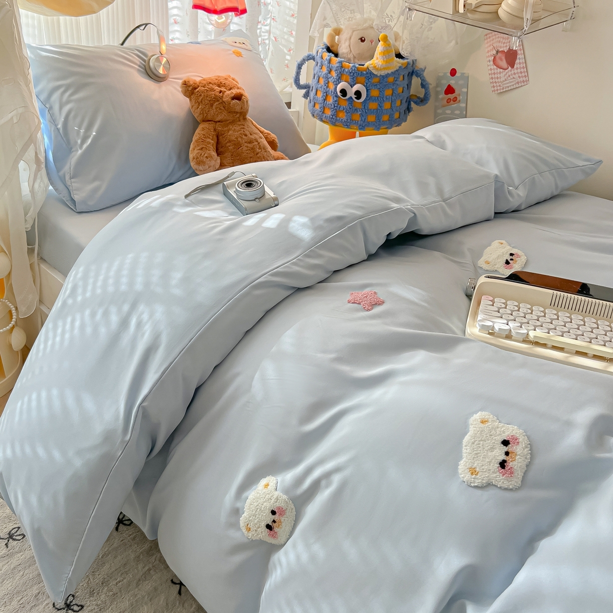 91家纺网 家纺一手货源 找家纺 韩巢家纺 2025新款学生宿舍寝室高低床水洗棉毛巾绣学生季被套床单三件套-幸运熊 幸运熊浅蓝