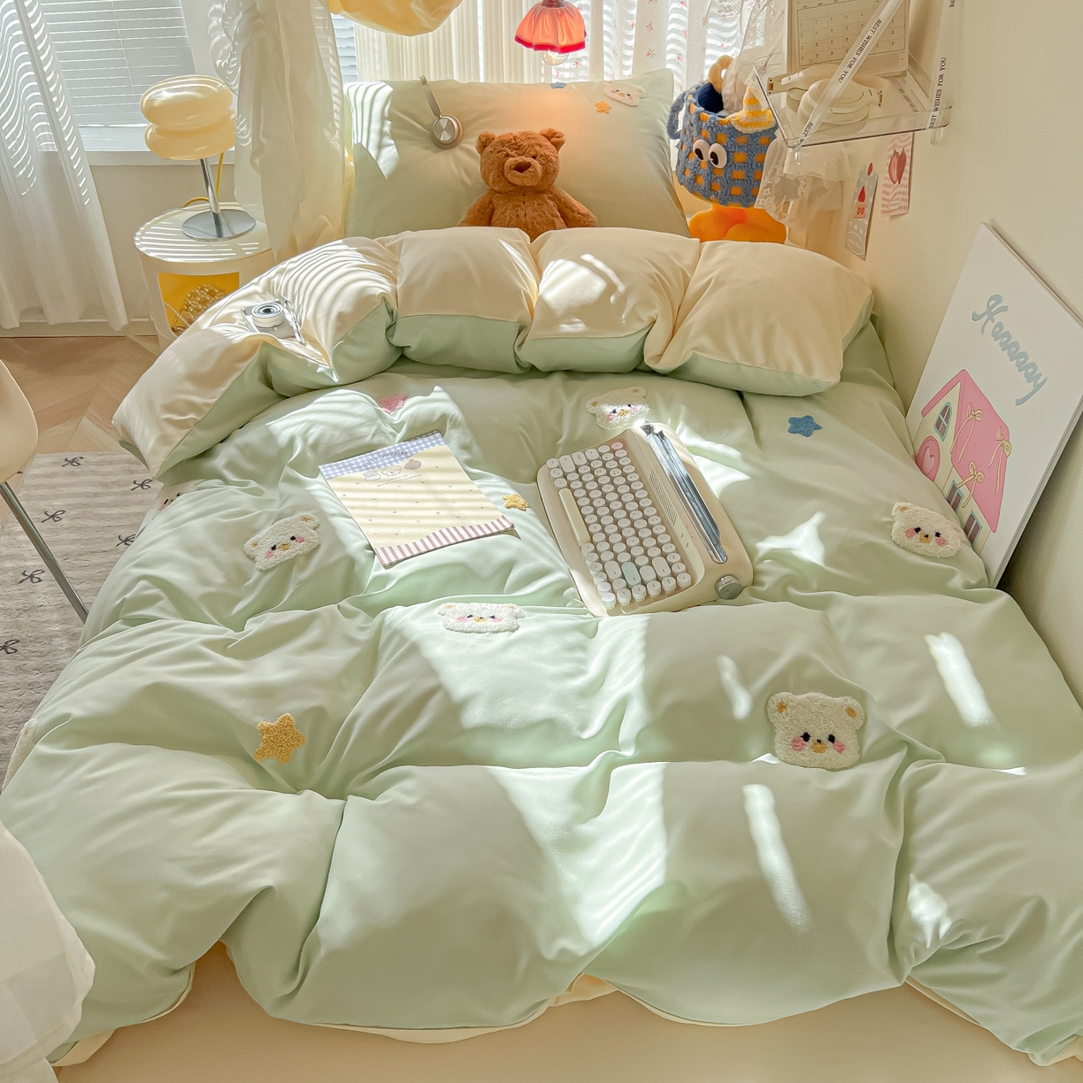 91家纺网 家纺一手货源 找家纺 韩巢家纺 2025新款学生宿舍寝室高低床水洗棉毛巾绣学生季被套床单三件套-幸运熊 幸运熊浅绿黄