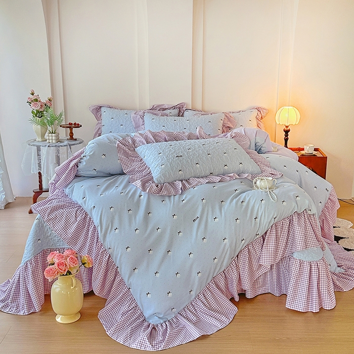 91家纺网 家纺一手货源 找家纺 易辰美 2025新款法式公主风夹棉床盖四件套 草莓啵啵-兰