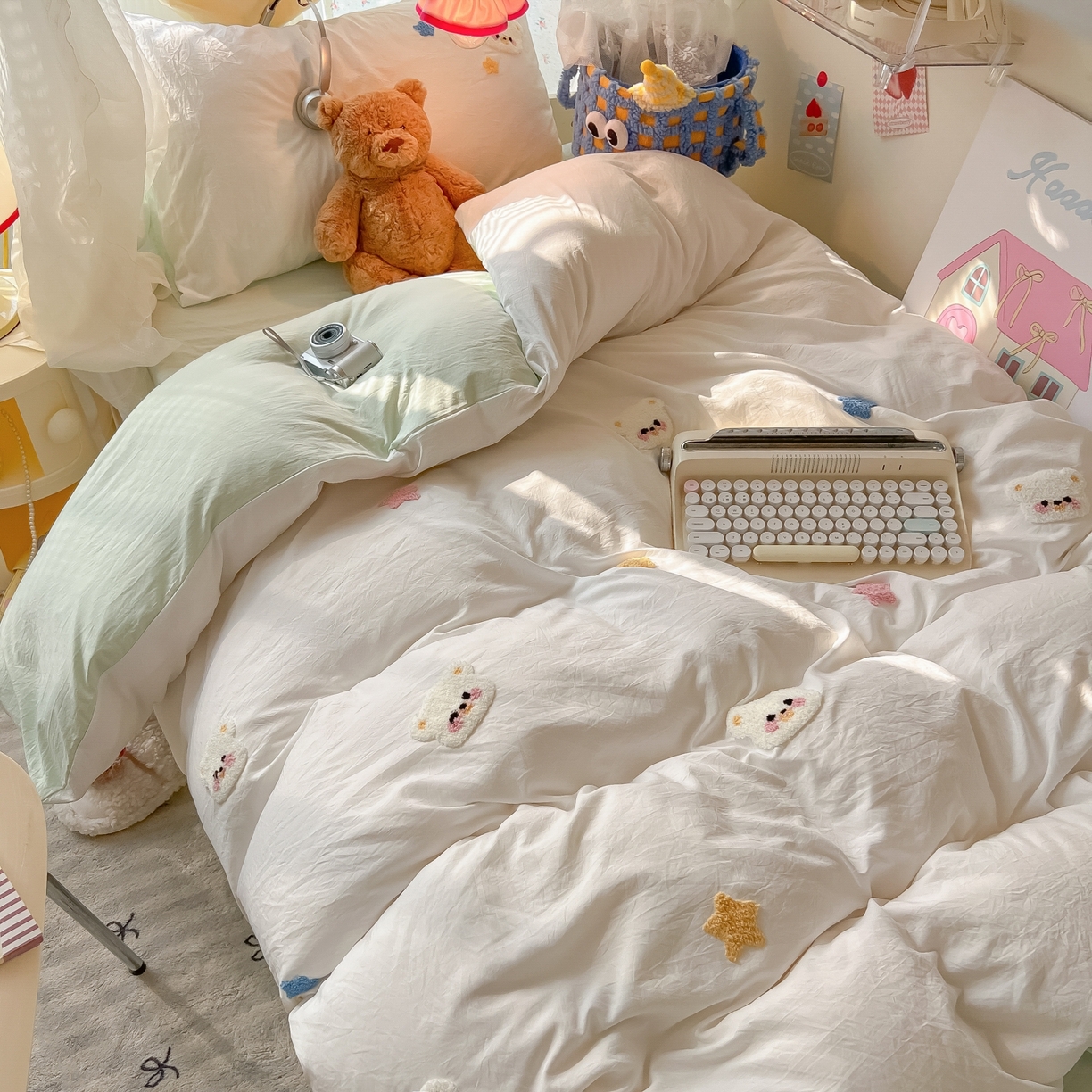 91家纺网 家纺一手货源 找家纺 韩巢家纺 2025新款学生宿舍寝室高低床水洗棉毛巾绣学生季被套床单三件套-幸运熊 幸运熊白绿