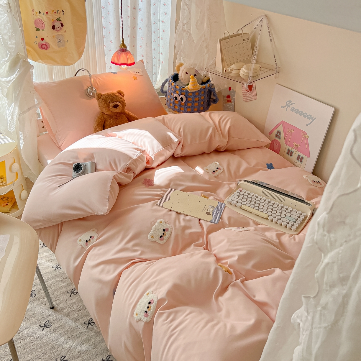 91家纺网 家纺一手货源 找家纺 韩巢家纺 2025新款学生宿舍寝室高低床水洗棉毛巾绣学生季被套床单三件套-幸运熊 幸运熊浅粉