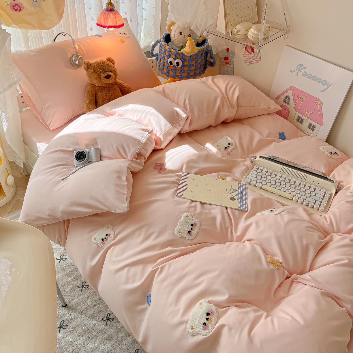 91家纺网 家纺一手货源 找家纺 韩巢家纺 2025新款学生宿舍寝室高低床水洗棉毛巾绣学生季被套床单三件套-幸运熊 幸运熊浅粉