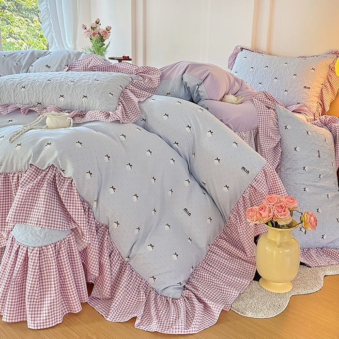 91家纺网 家纺一手货源 找家纺 易辰美 2025新款法式公主风夹棉床盖四件套 草莓啵啵-兰