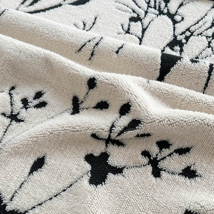 91家纺网 家纺一手货源 找家纺 芸锦豪 2025新款黑白阳离子舒棉绒云锦绒复合多功能毛毯 蝴蝶森林