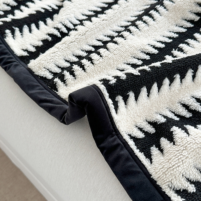 91家纺网 家纺一手货源 找家纺 芸锦豪 2025新款黑白阳离子舒棉绒云锦绒复合多功能毛毯 节节高