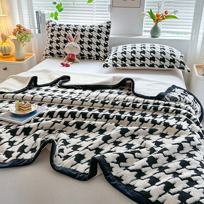 91家纺网 家纺一手货源 找家纺 芸锦豪 2025新款黑白阳离子舒棉绒云锦绒复合多功能毛毯 千鸟格