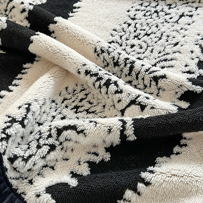 91家纺网 家纺一手货源 找家纺 芸锦豪 2025新款黑白阳离子舒棉绒云锦绒复合多功能毛毯 时光条
