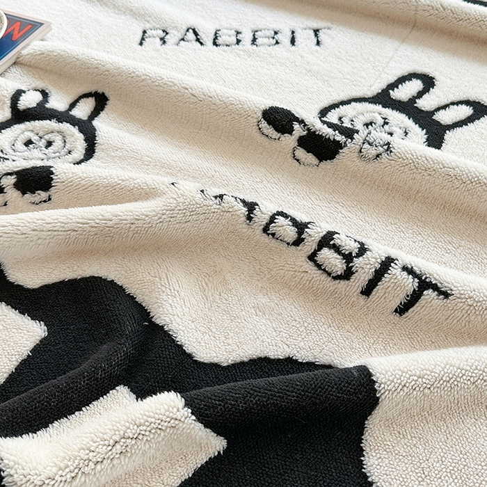 91家纺网 家纺一手货源 找家纺 芸锦豪 2025新款黑白阳离子舒棉绒云锦绒复合多功能毛毯 小拉布