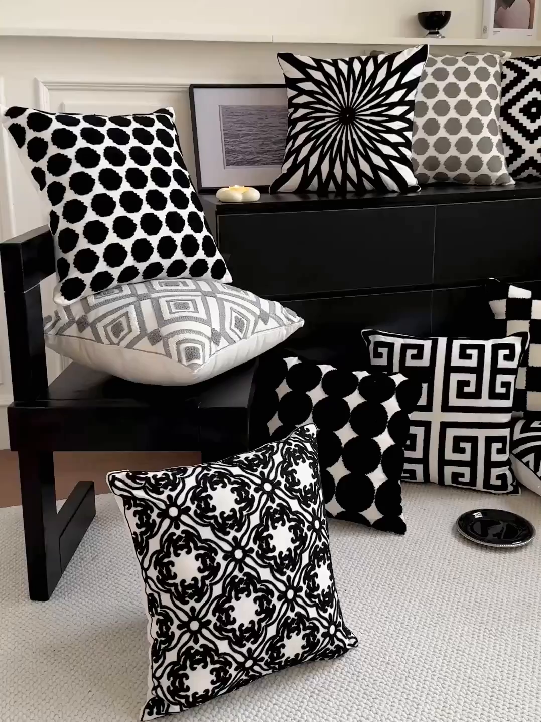 91家纺网 家纺一手货源 找家纺 （总）诺可 2025新款全棉黑白简约系毛巾绣抱枕枕头枕芯