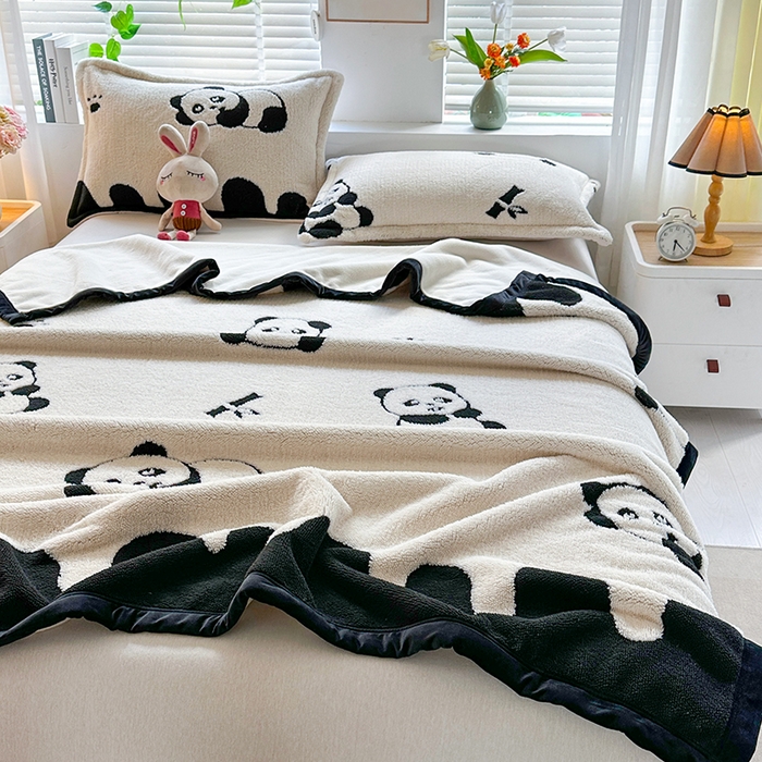91家纺网 家纺一手货源 找家纺 芸锦豪 2025新款黑白阳离子舒棉绒云锦绒复合多功能毛毯 熊猫