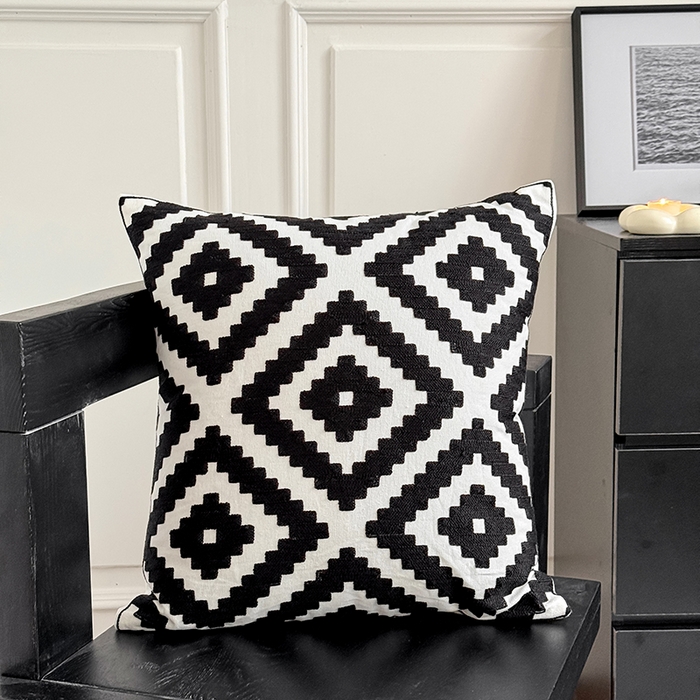 91家纺网 家纺一手货源 找家纺 （总）诺可 2025新款全棉黑白简约系毛巾绣抱枕枕头枕芯