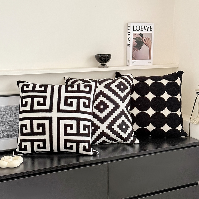 91家纺网 家纺一手货源 找家纺 诺可 2025新款全棉黑白简约系毛巾绣抱枕枕头枕芯 组合图仅供参考