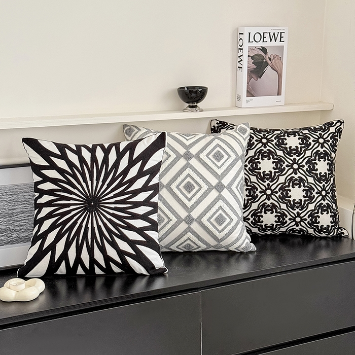 91家纺网 家纺一手货源 找家纺 诺可 2025新款全棉黑白简约系毛巾绣抱枕枕头枕芯 组合图仅供参考