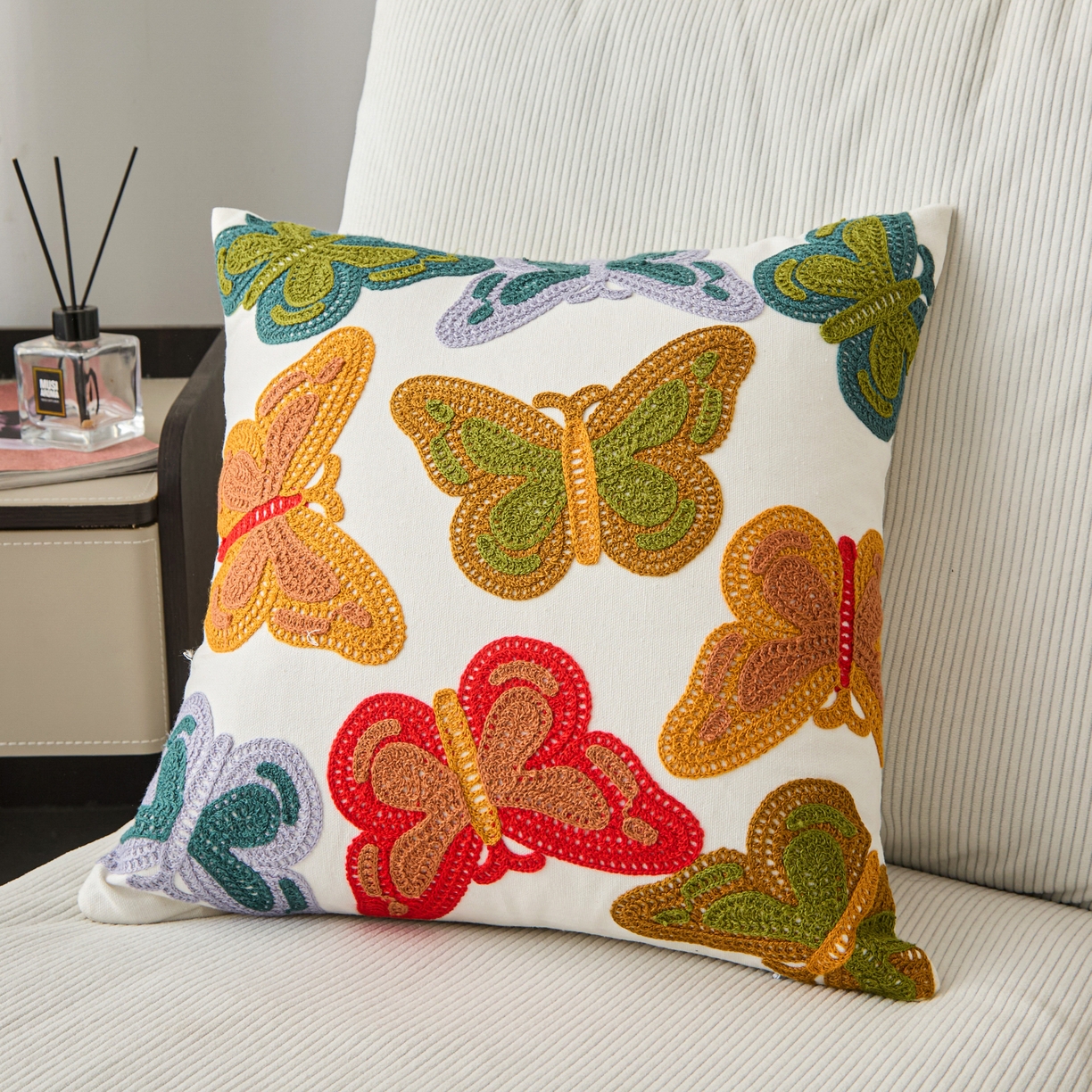 诺可 2025新款全棉毛巾绣抱枕动物款抱枕 彩色蝴蝶