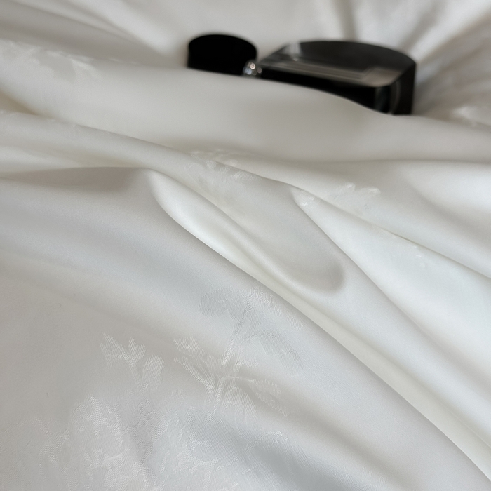 91家纺网 家纺一手货源 找家纺 花时间 2025秋冬新款简约贡缎提花四件套 繁悦系列 繁悦-皓月白