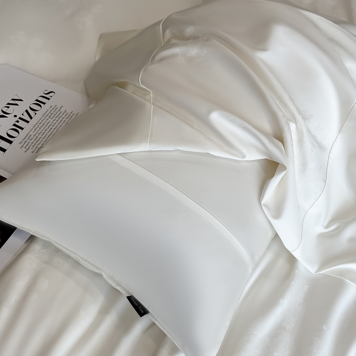 91家纺网 家纺一手货源 找家纺 花时间 2025秋冬新款简约贡缎提花四件套 繁悦系列 繁悦-皓月白