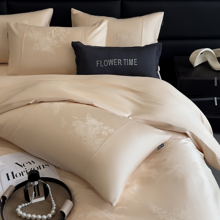 91家纺网 家纺一手货源 找家纺 花时间 2025秋冬新款简约贡缎提花四件套 繁悦系列 繁悦-奶霜色