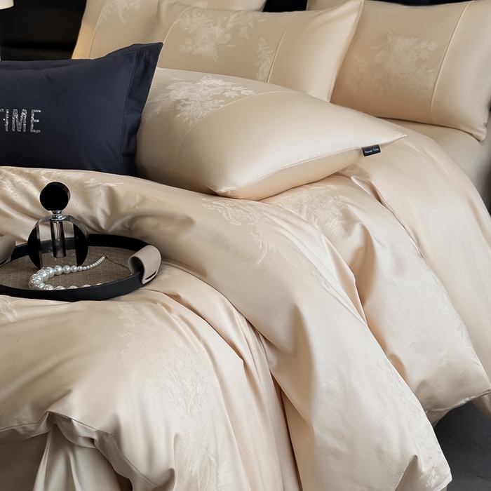 91家纺网 家纺一手货源 找家纺 花时间 2025秋冬新款简约贡缎提花四件套 繁悦系列 繁悦-奶霜色