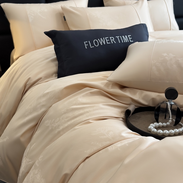 91家纺网 家纺一手货源 找家纺 花时间 2025秋冬新款简约贡缎提花四件套 繁悦系列 繁悦-奶霜色