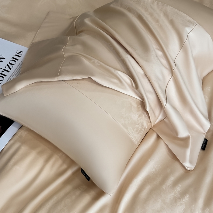 91家纺网 家纺一手货源 找家纺 花时间 2025秋冬新款简约贡缎提花四件套 繁悦系列 繁悦-奶霜色