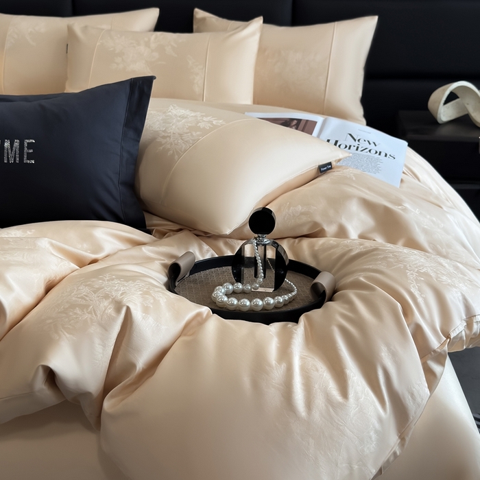 91家纺网 家纺一手货源 找家纺 花时间 2025秋冬新款简约贡缎提花四件套 繁悦系列 繁悦-奶霜色