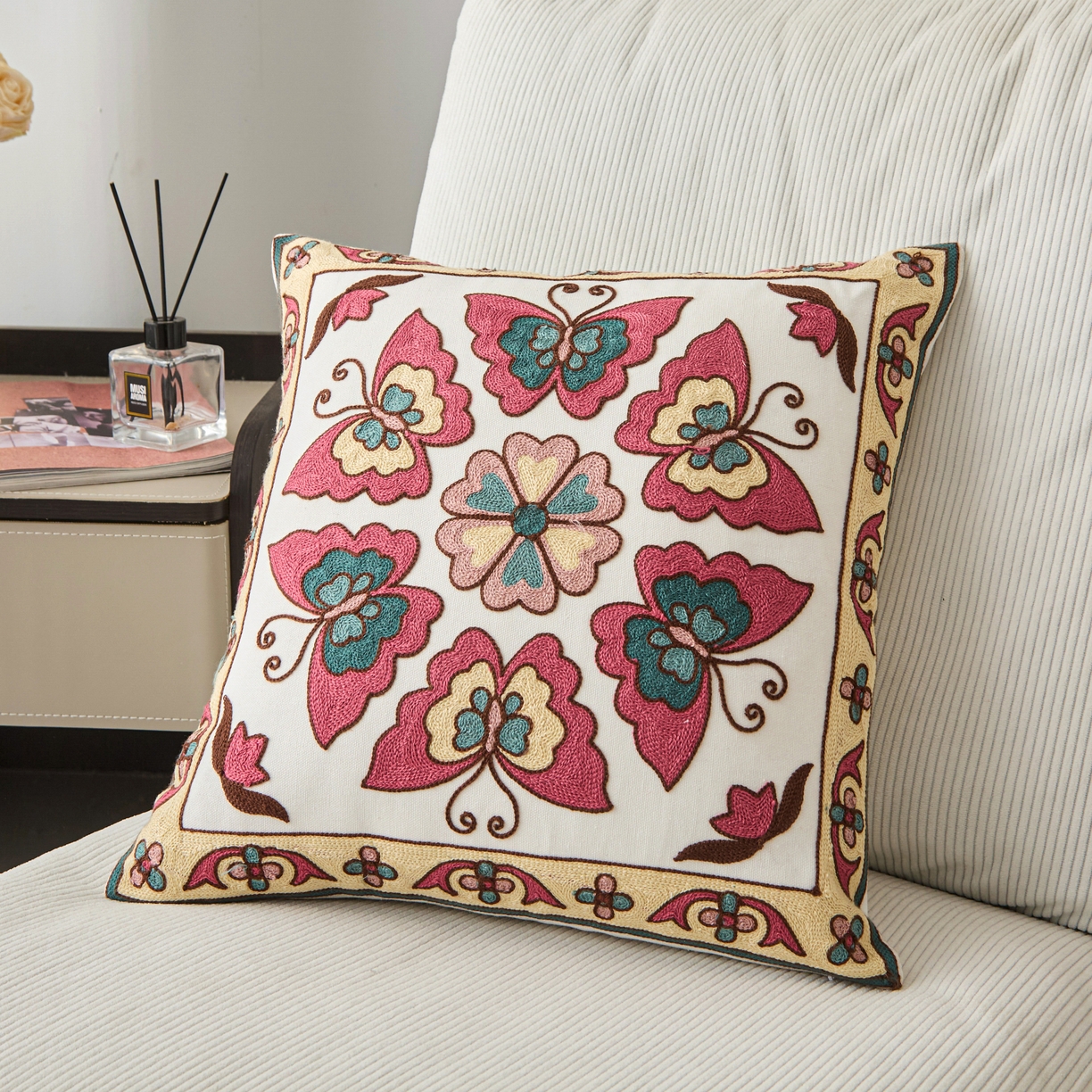 诺可 2025新款全棉毛巾绣抱枕动物款抱枕 蝴蝶-米色