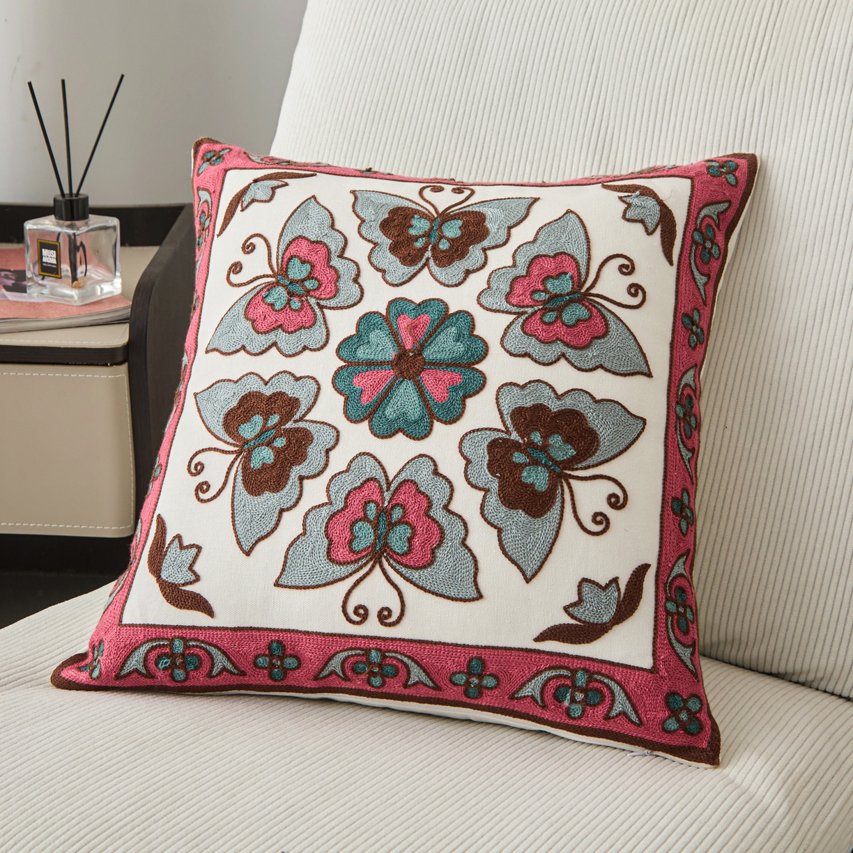 诺可 2025新款全棉毛巾绣抱枕动物款抱枕 蝴蝶-紫