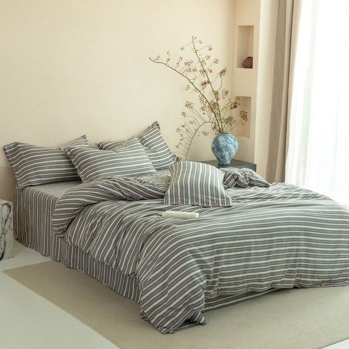 91家纺网 家纺一手货源 找家纺 库里梦家纺 2025新款皱皱纱亚麻纽扣式四件套 条纹-灰