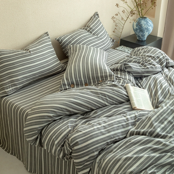 91家纺网 家纺一手货源 找家纺 库里梦家纺 2025新款皱皱纱亚麻纽扣式四件套 条纹-灰