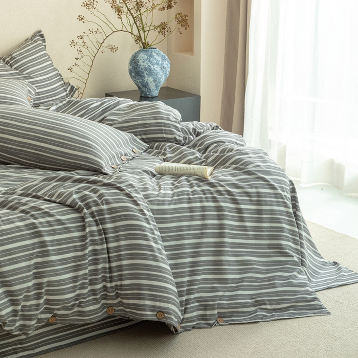 91家纺网 家纺一手货源 找家纺 库里梦家纺 2025新款皱皱纱亚麻纽扣式四件套 条纹-灰