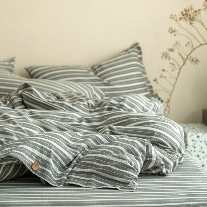 91家纺网 家纺一手货源 找家纺 库里梦家纺 2025新款皱皱纱亚麻纽扣式四件套 条纹-灰