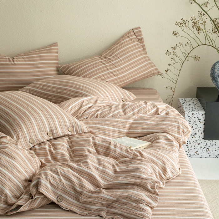 91家纺网 家纺一手货源 找家纺 库里梦家纺 2025新款皱皱纱亚麻纽扣式四件套 条纹-咖