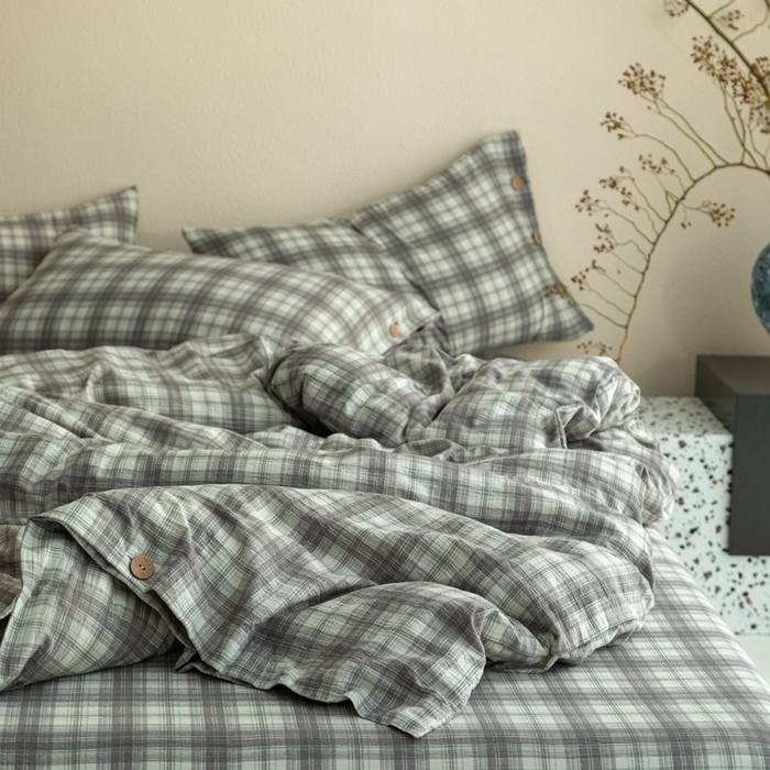 91家纺网 家纺一手货源 找家纺 库里梦家纺 2025新款皱皱纱亚麻纽扣式四件套 小格-灰