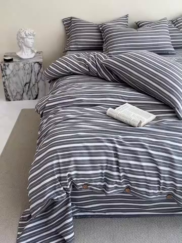 91家纺网 家纺一手货源 找家纺 库里梦家纺 2025新款皱皱纱亚麻纽扣式四件套 条纹-灰