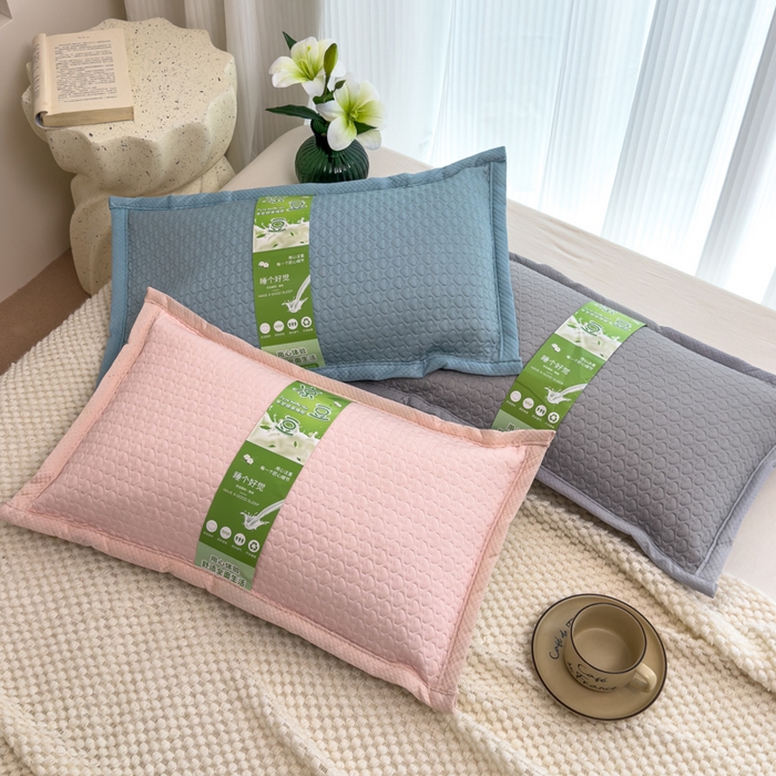 91家纺网 家纺一手货源 找家纺 诺可 2025新款夏凉茶叶枕凉感凉豆豆枕头枕芯 组合图仅供参考