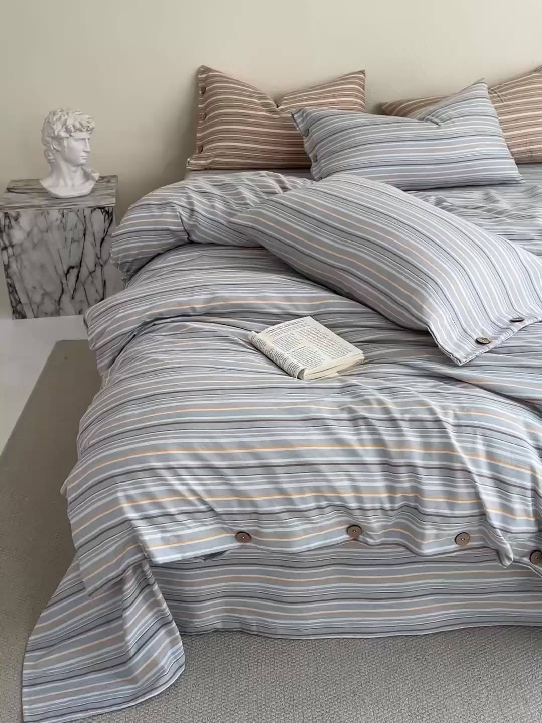 91家纺网 家纺一手货源 找家纺 库里梦家纺 2025新款皱皱纱亚麻纽扣式四件套 条纹-绿