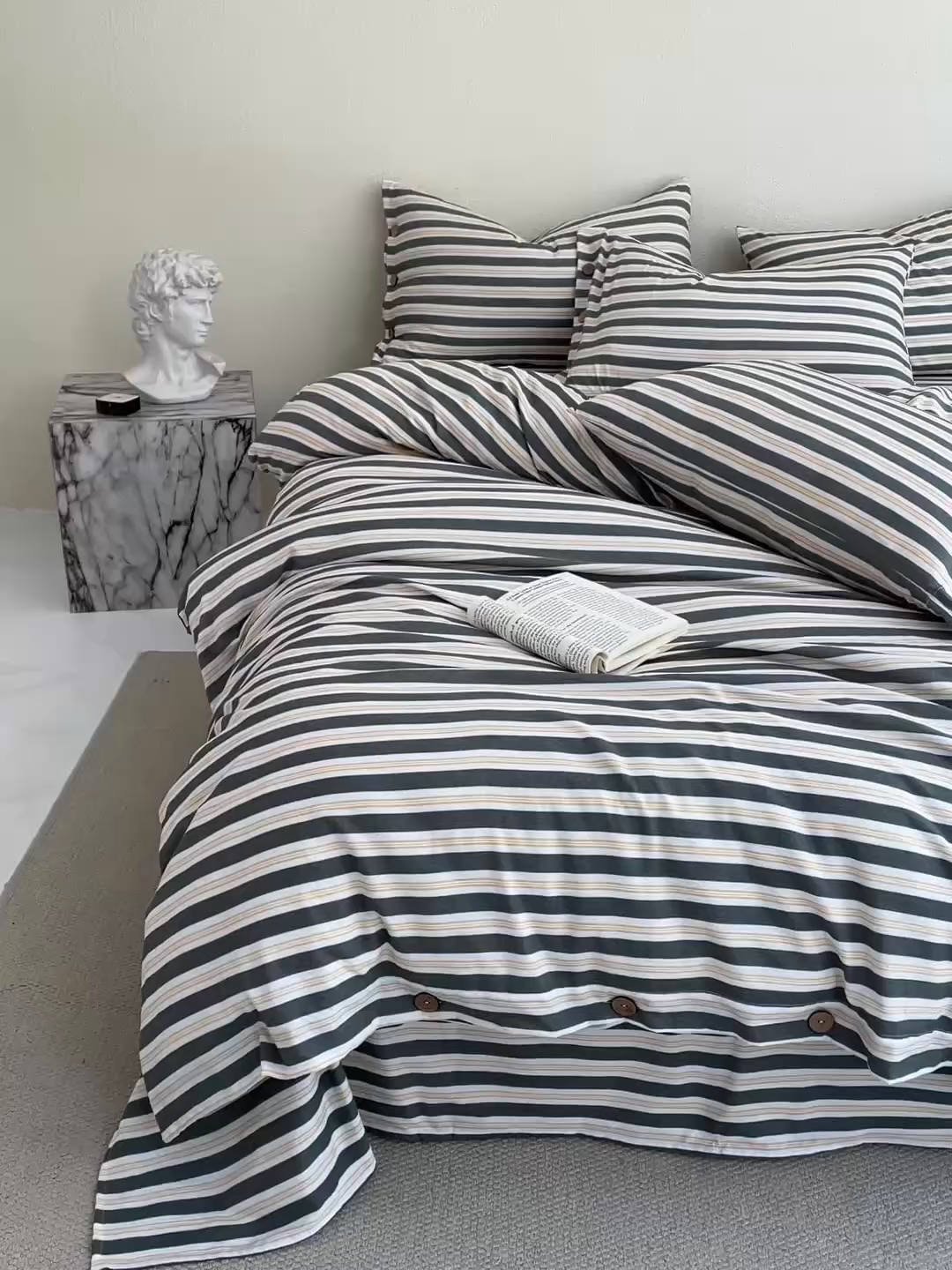 91家纺网 家纺一手货源 找家纺 库里梦家纺 2025新款皱皱纱亚麻纽扣式四件套 条纹-青