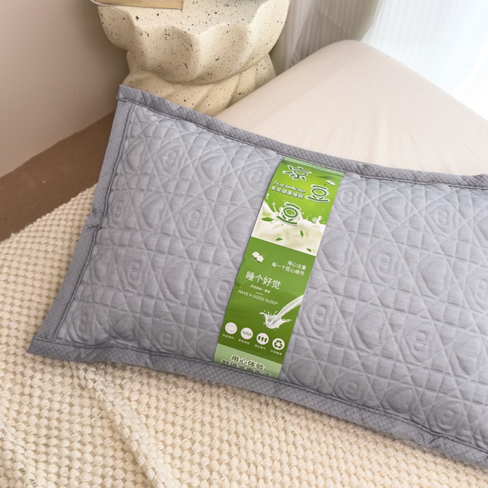 91家纺网 家纺一手货源 找家纺 诺可 2025新款夏凉茶叶枕凉感凉豆豆枕头枕芯 爱心方格-灰