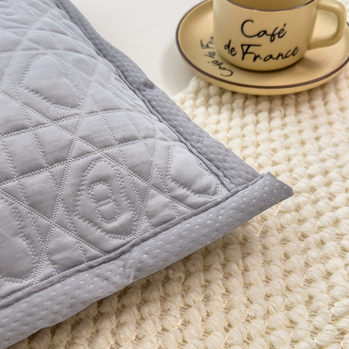 91家纺网 家纺一手货源 找家纺 诺可 2025新款夏凉茶叶枕凉感凉豆豆枕头枕芯 爱心方格-灰