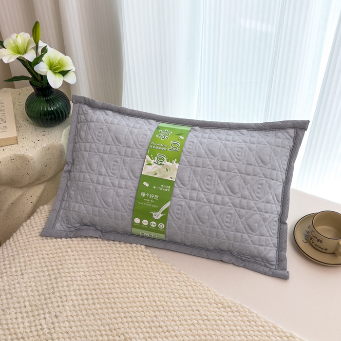 91家纺网 家纺一手货源 找家纺 诺可 2025新款夏凉茶叶枕凉感凉豆豆枕头枕芯 爱心方格-灰