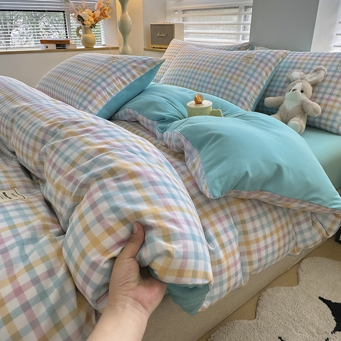 91家纺网 家纺一手货源 找家纺 优纤家纺 2025新款简约亲肤四件套床单床笠学生三件套-格子条纹系列 冰淇凌格