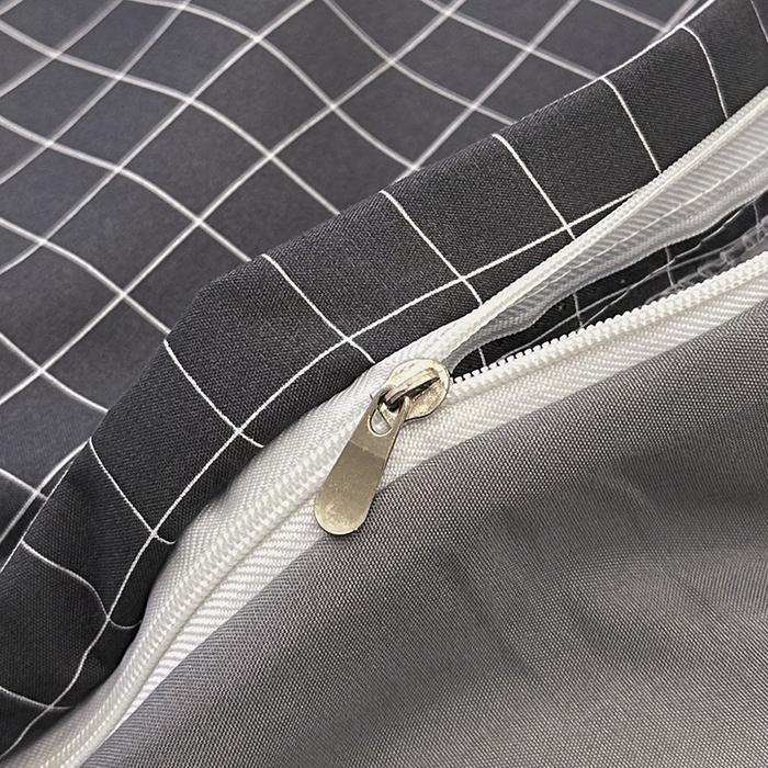 91家纺网 家纺一手货源 找家纺 优纤家纺 2025新款简约亲肤四件套床单床笠学生三件套-格子条纹系列 灰小格